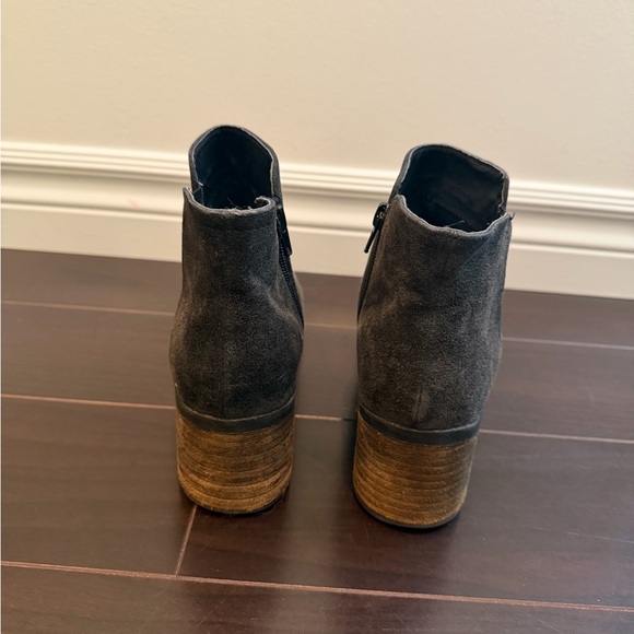 Elegant Black Suede Ankle Booties - Picture 3 of 4
